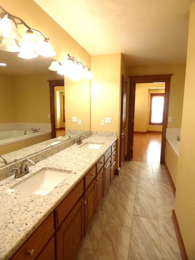 Salem House: 4465 Countryside Ct NE