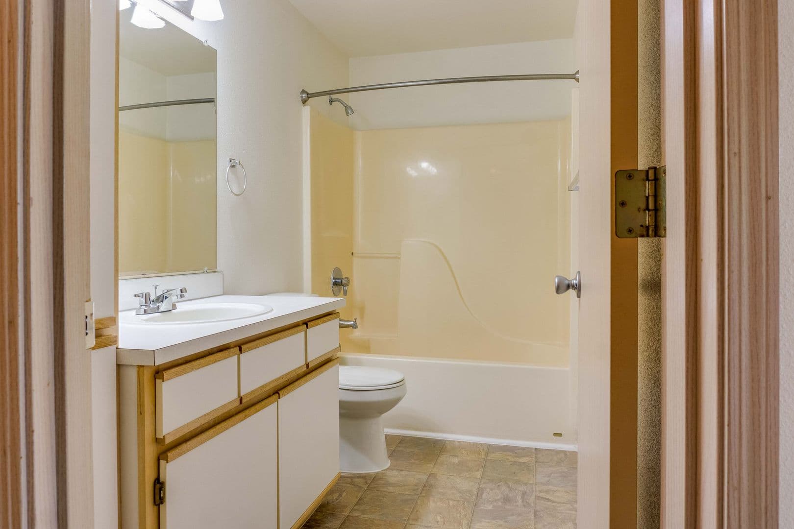 Salem Apartment: 2195 Maplewood Dr S