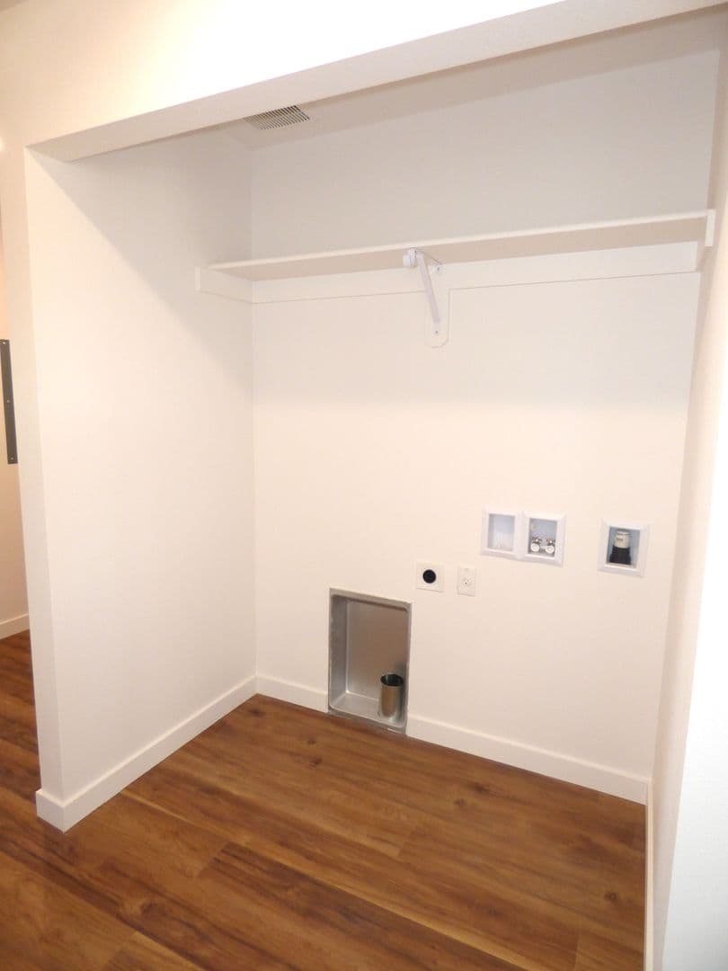Lebanon Apartment: 50 Market St