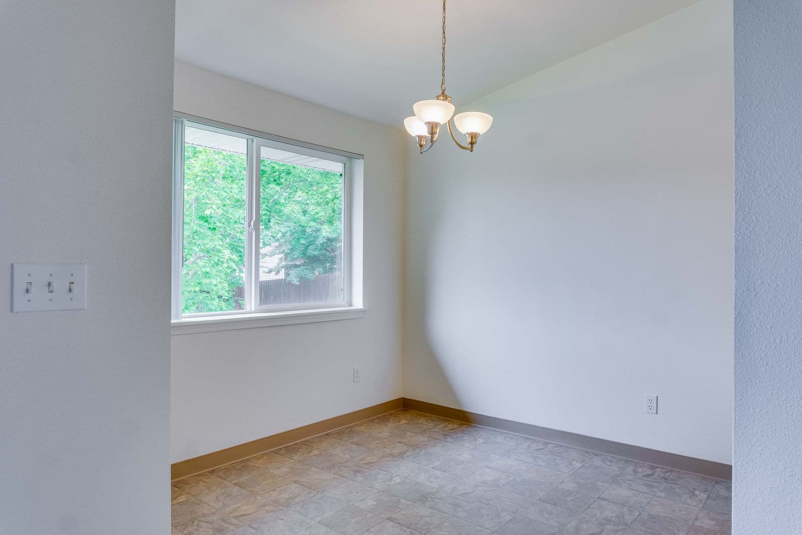 Salem Apartment: 2195 Maplewood Dr S