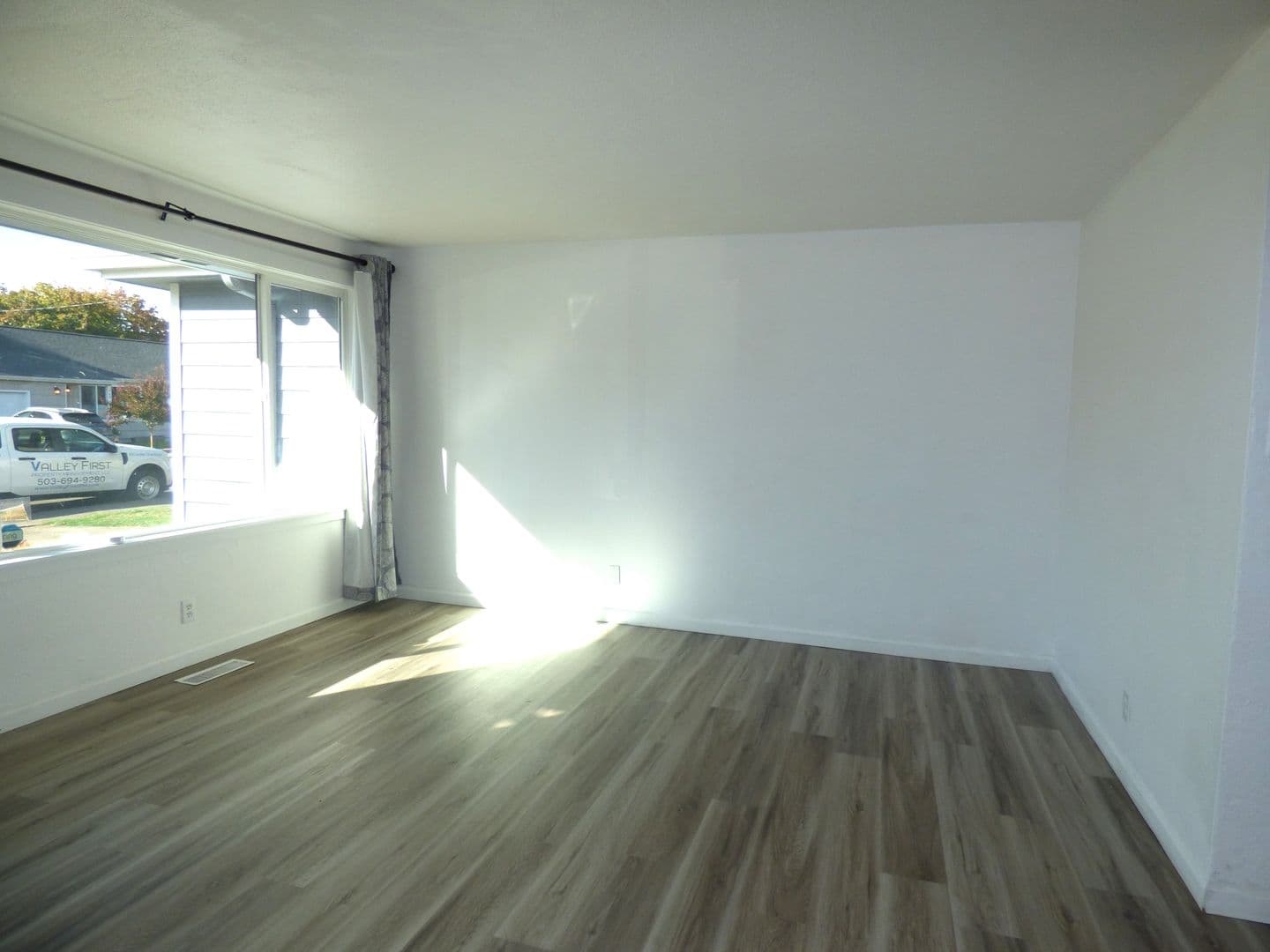 Salem House: 728 Shores St NE