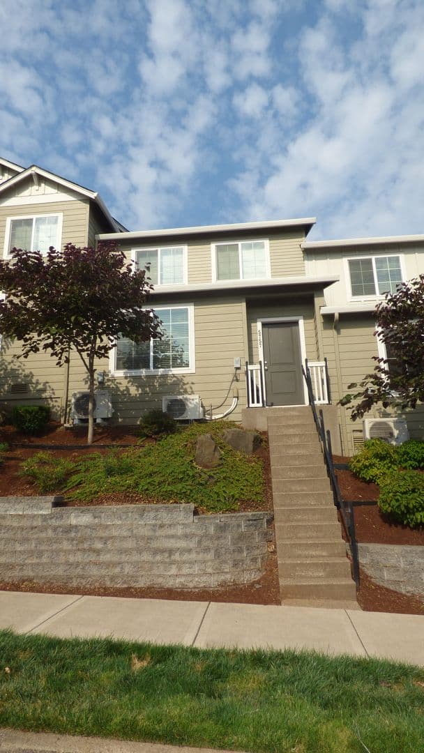 Salem House: 5757 Joynak St S