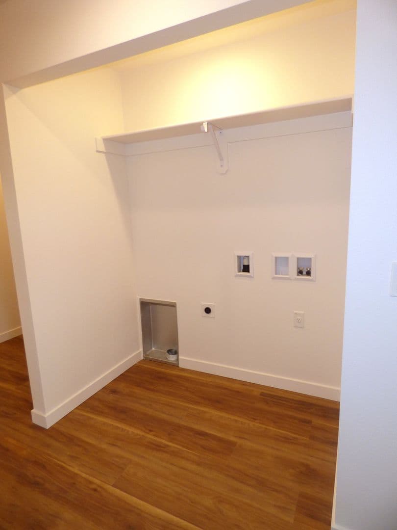 Lebanon Apartment: 50 Market St