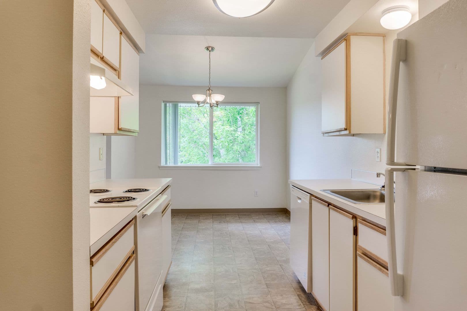Salem Apartment: 2195 Maplewood Dr S