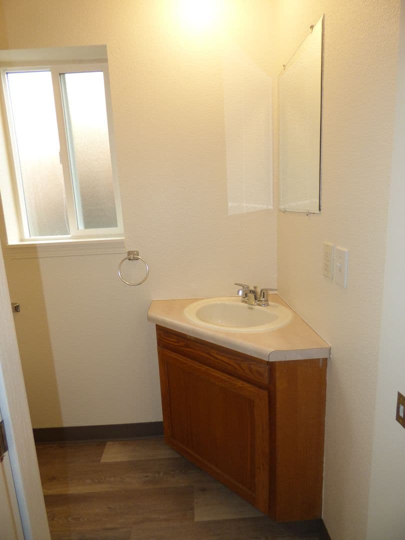 Salem Apartment: 228 Stoneway Dr NW #100