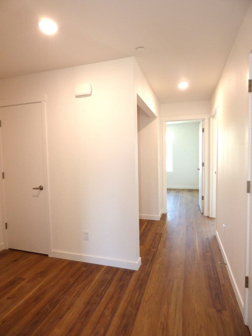 Lebanon Apartment: 50 Market St