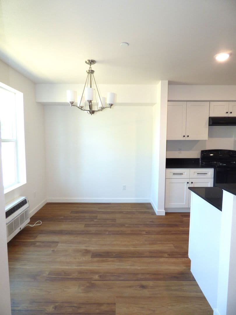 Lebanon Apartment: 50 Market St