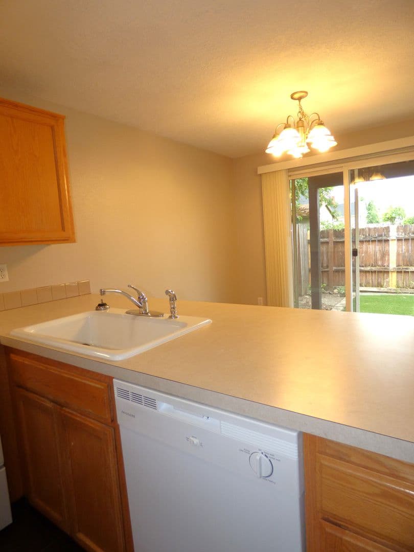 Amity Apartment: 102/104/106 Rice LN