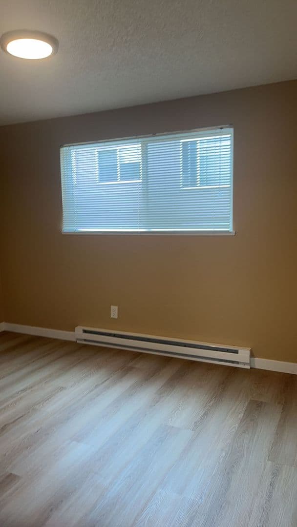 Salem Apartment: 3395 3rd Ave SE