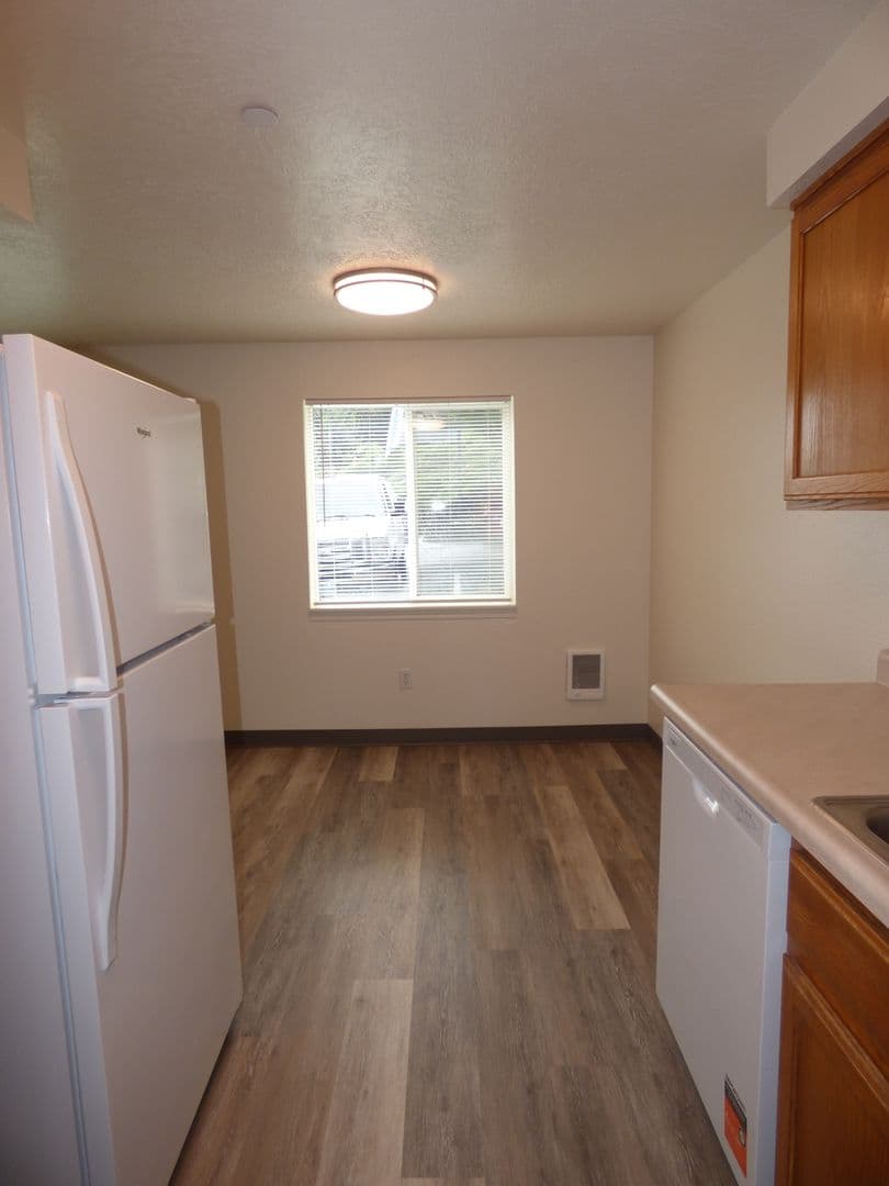 Salem Apartment: 228 Stoneway Dr NW #100