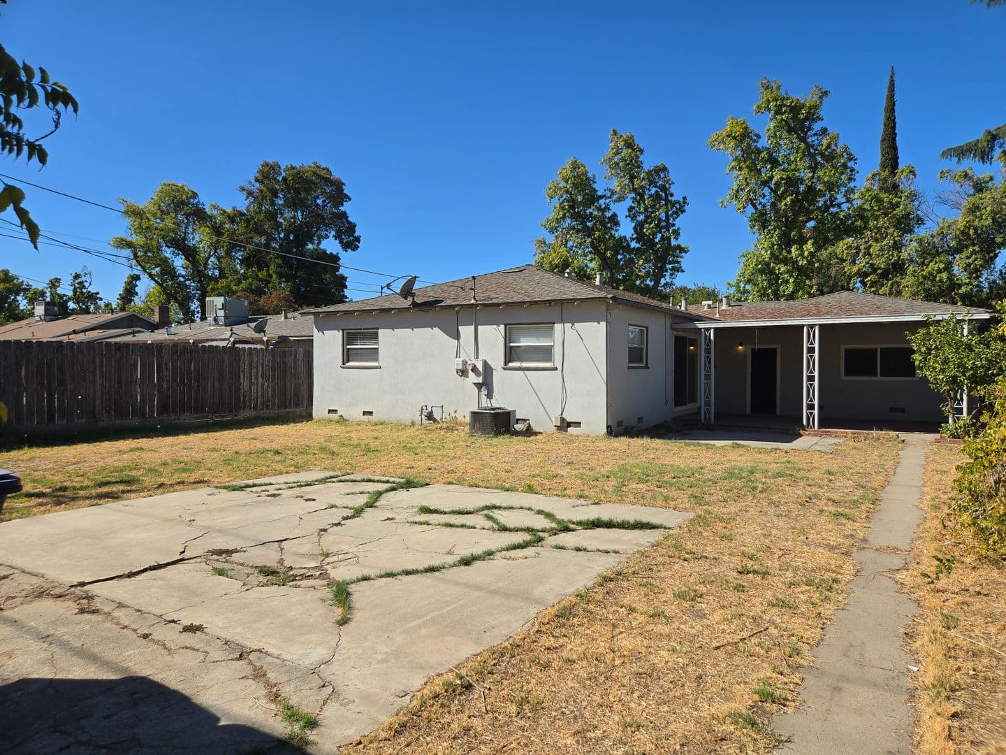 Modesto House: 328 Covena Avenue
