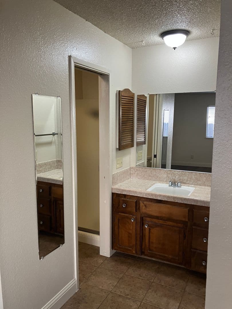 Modesto House: 1917 Pars Way