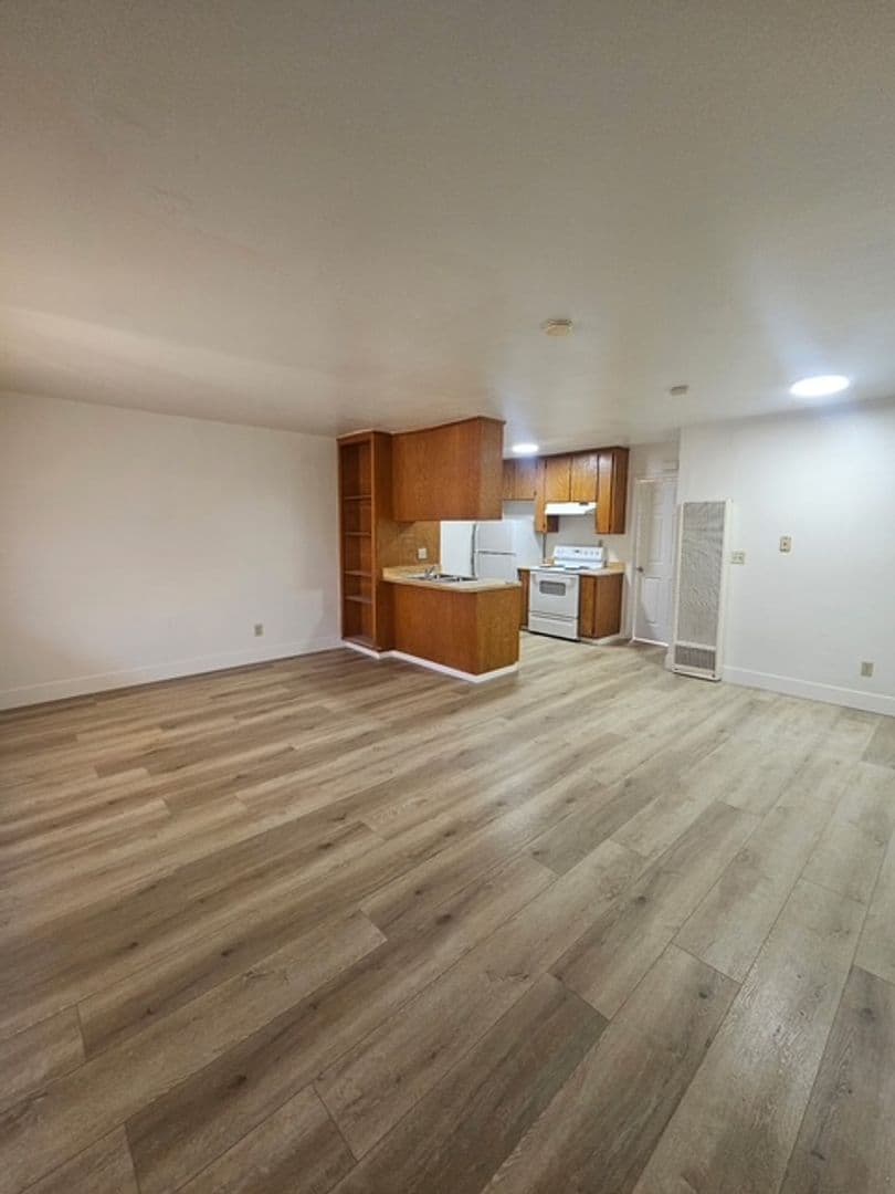 Modesto Apartment: 123 College Avenue