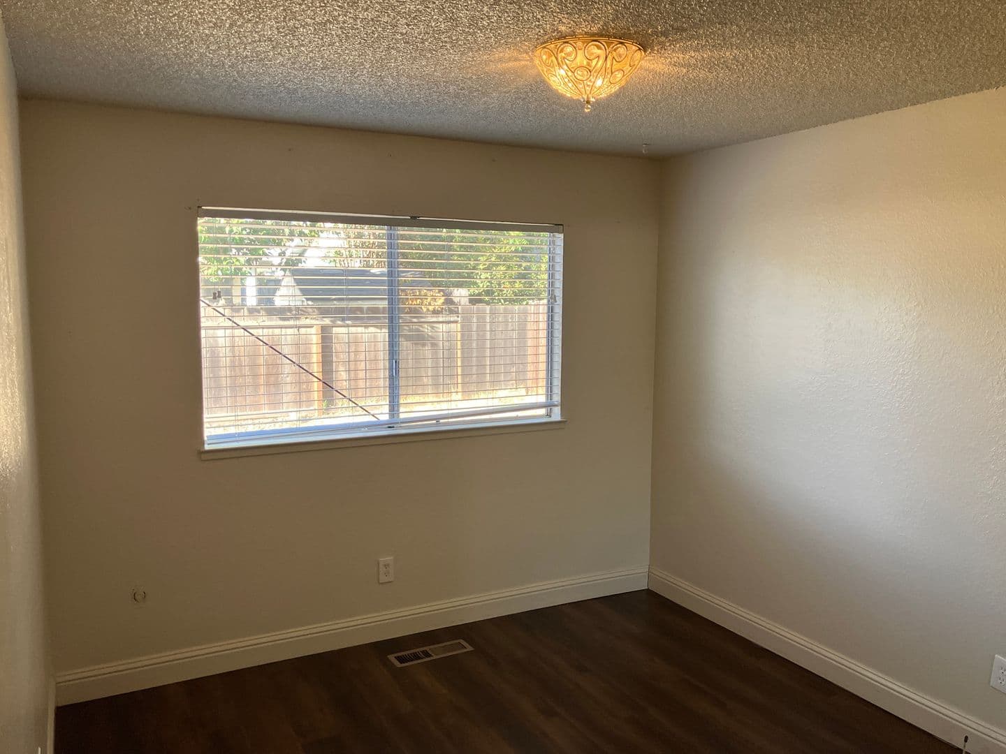 Modesto House: 1917 Pars Way