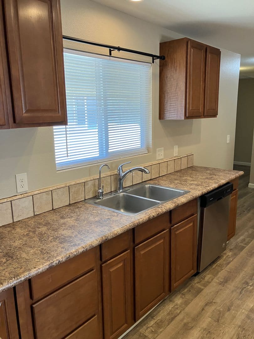 Escalon House: 17168 Seidner Road