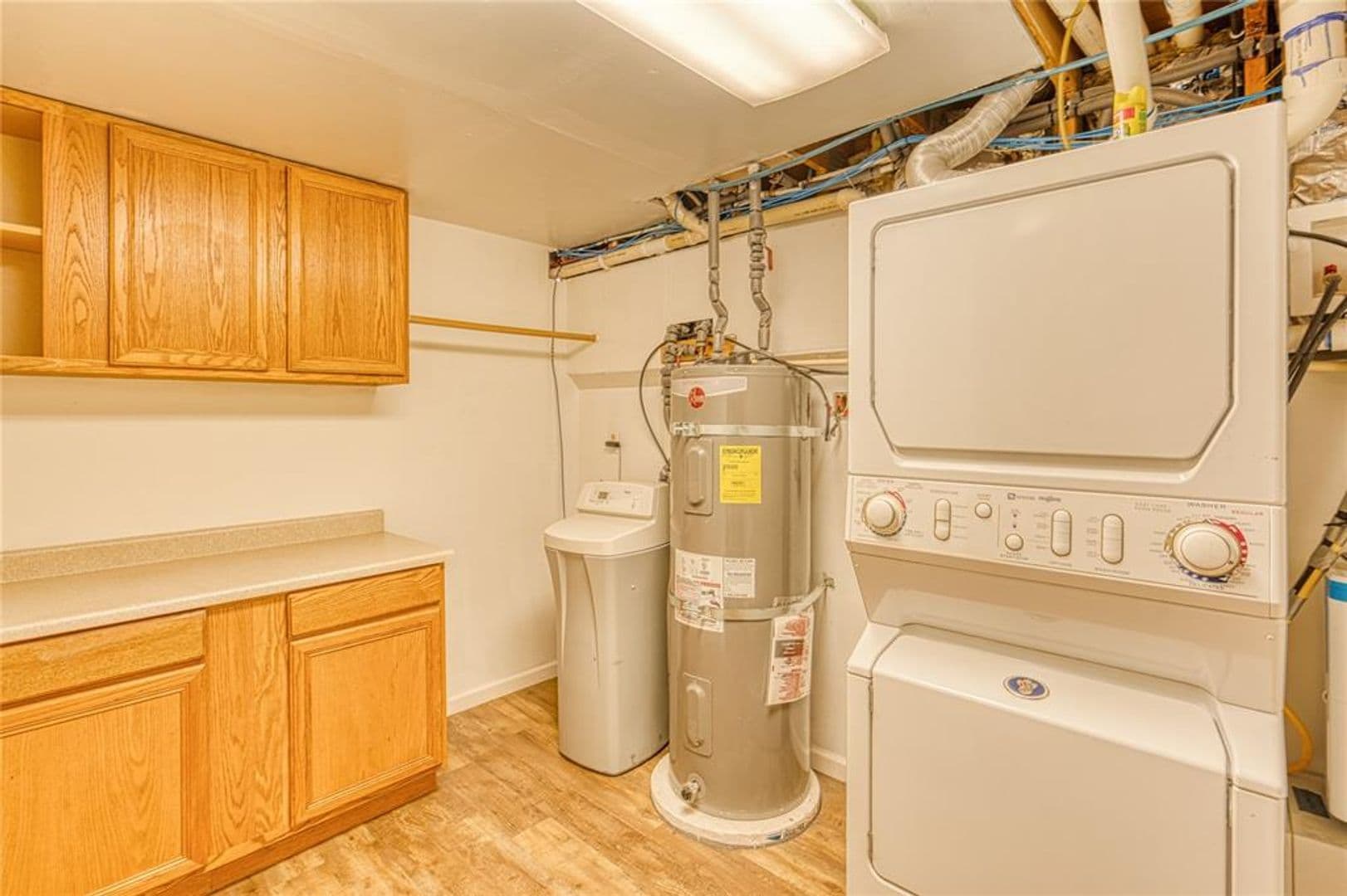 Kalispell House: 296 Hartt Hill Dr