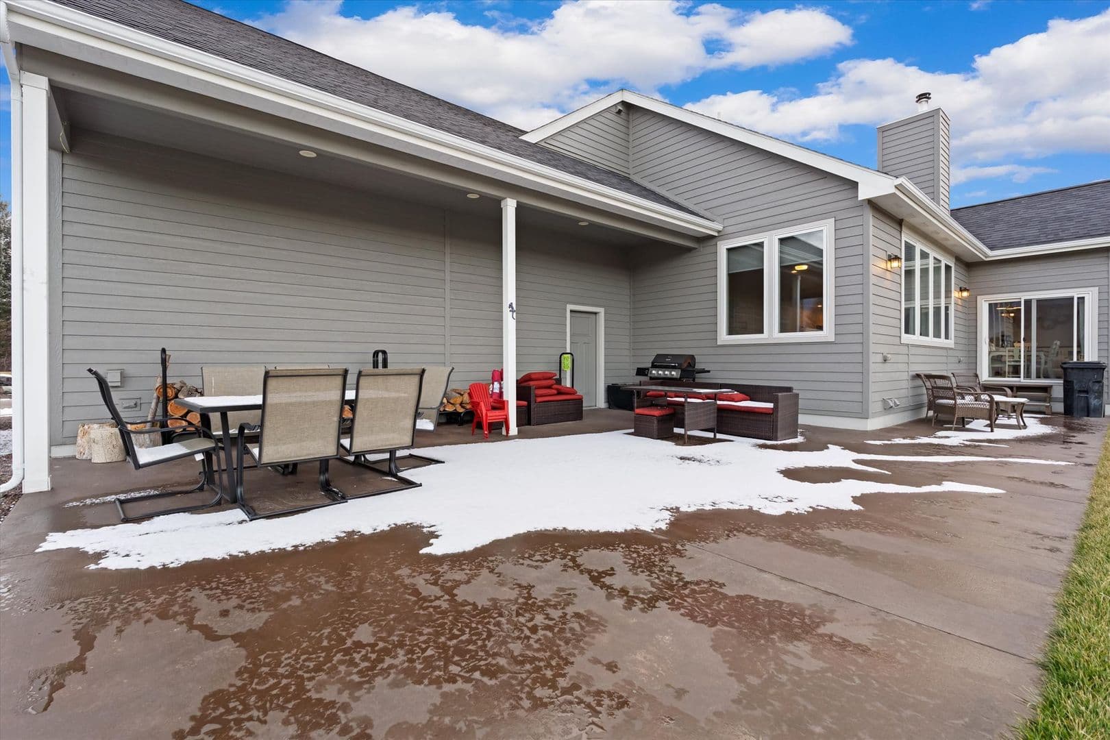 Columbia Falls House: 1015 Riparian Drive