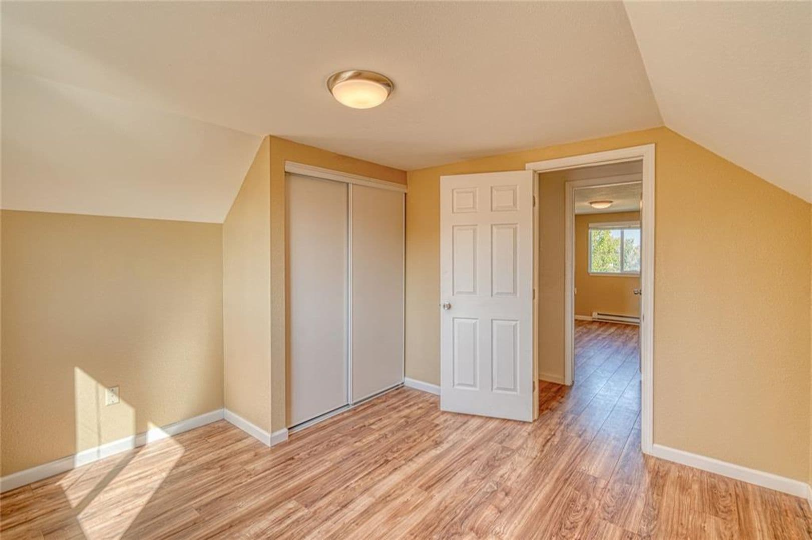 Kalispell House: 296 Hartt Hill Dr