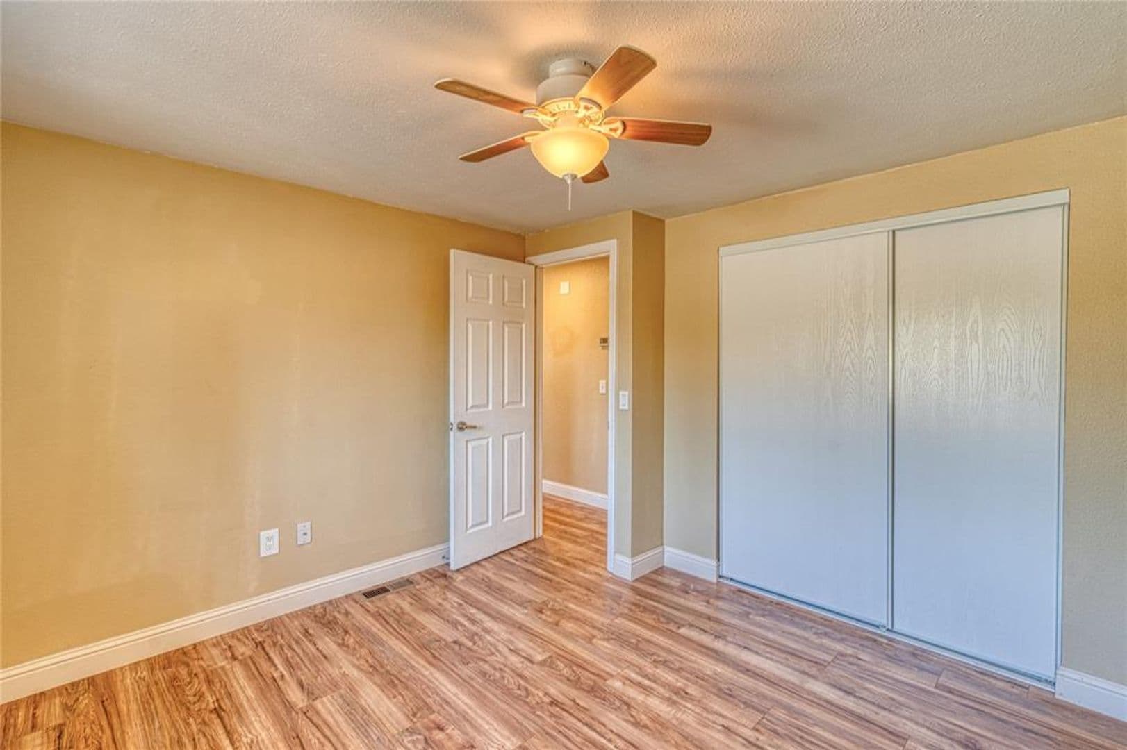Kalispell House: 296 Hartt Hill Dr