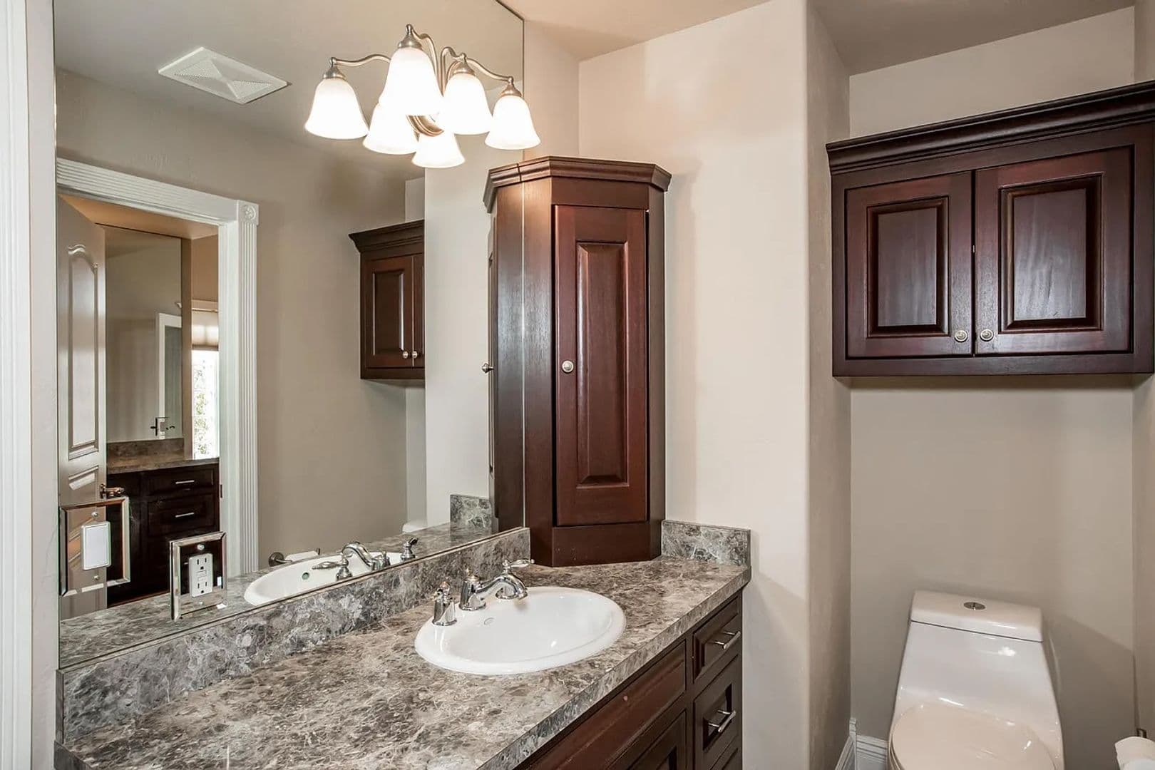 Kalispell House: 362 E Bowman Dr
