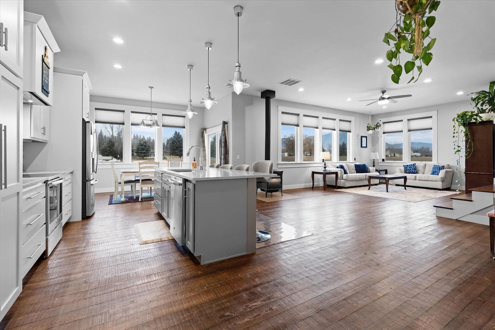 Columbia Falls House: 1015 Riparian Drive