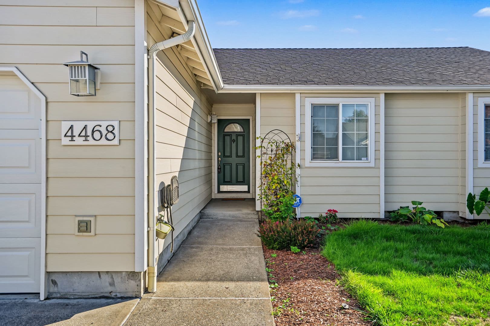 Salem House: 4468 Countryside Ct NE
