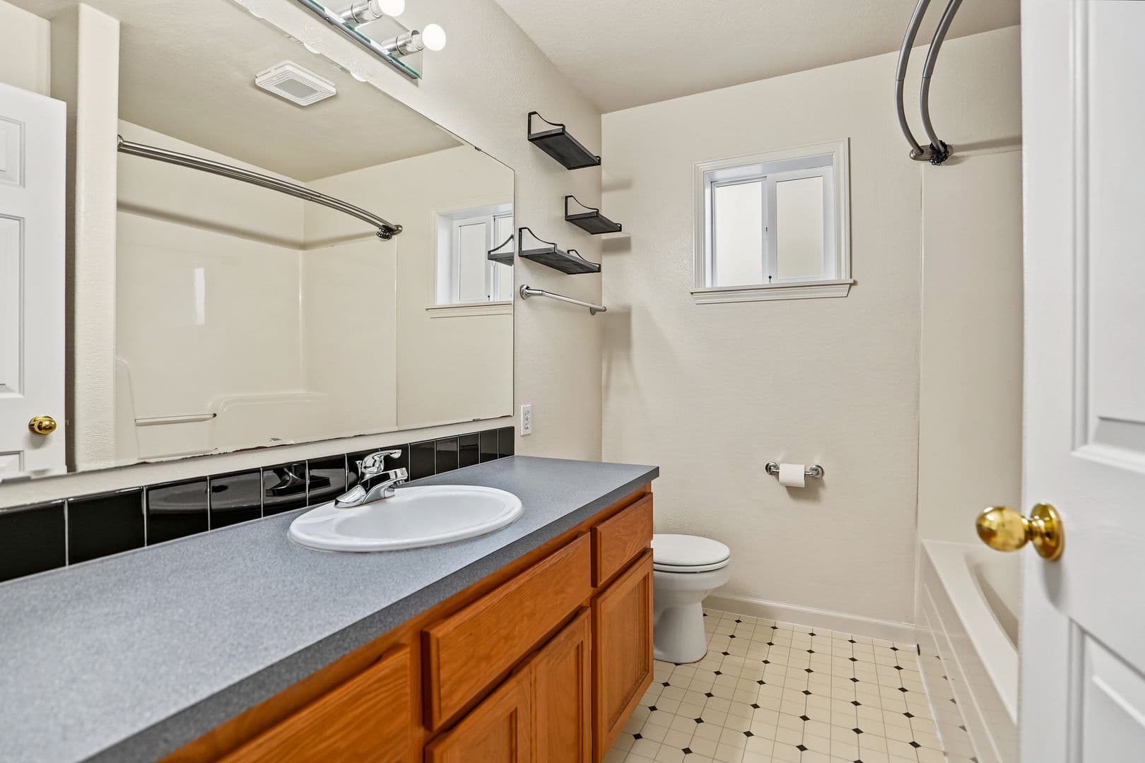 Salem House: 4468 Countryside Ct NE