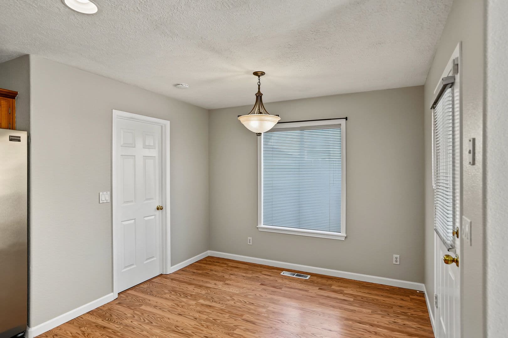 Salem House: 4468 Countryside Ct NE