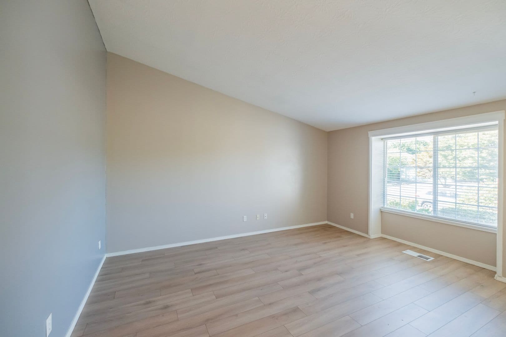 Albany House: 3234 23rd Avenue Southeast
