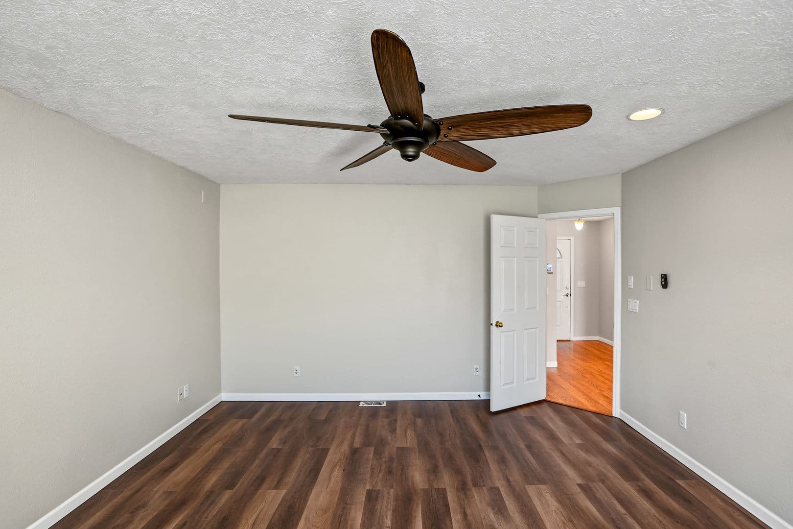 Salem House: 4468 Countryside Ct NE