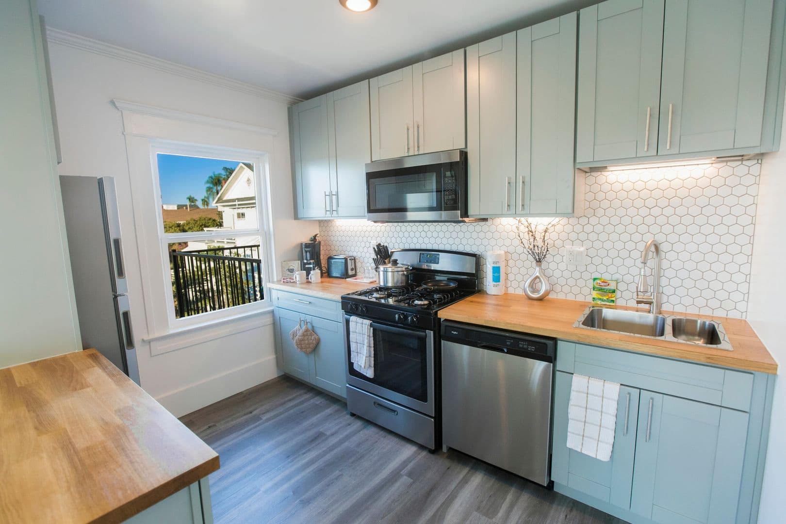 San Diego Apartment: 1520 Tyler Ave