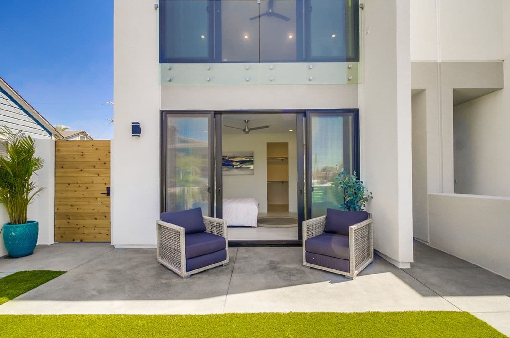 Imperial Beach House: 121 Date Ave