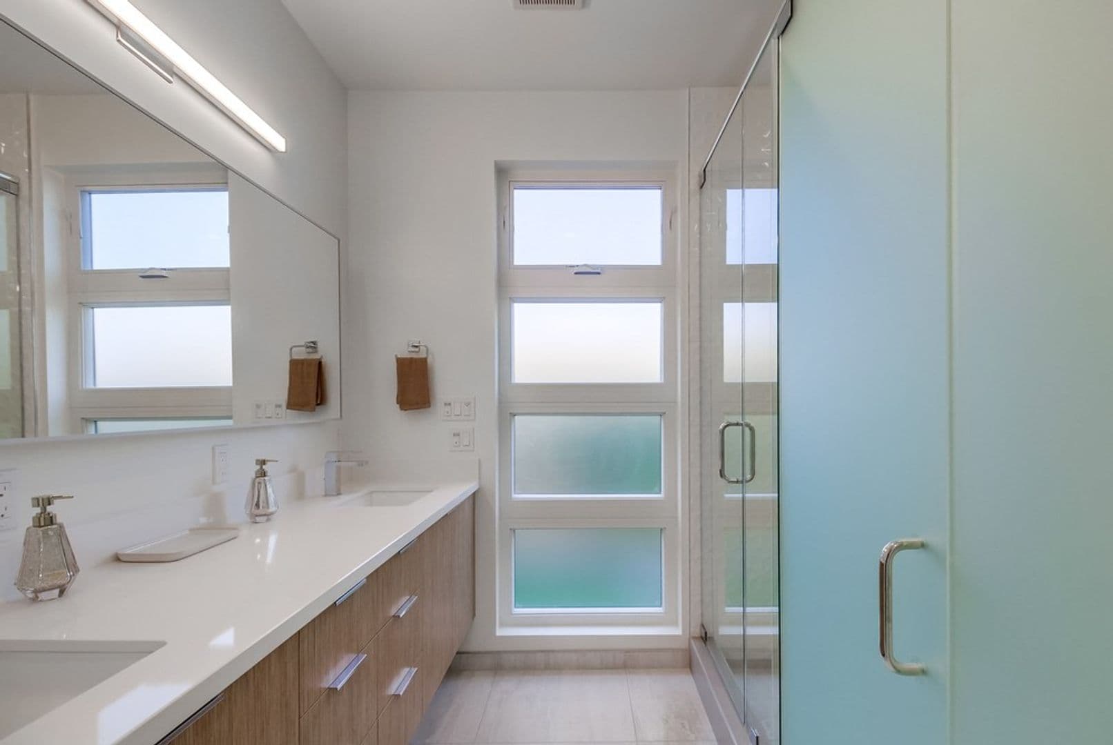 Imperial Beach House: 121 Date Ave