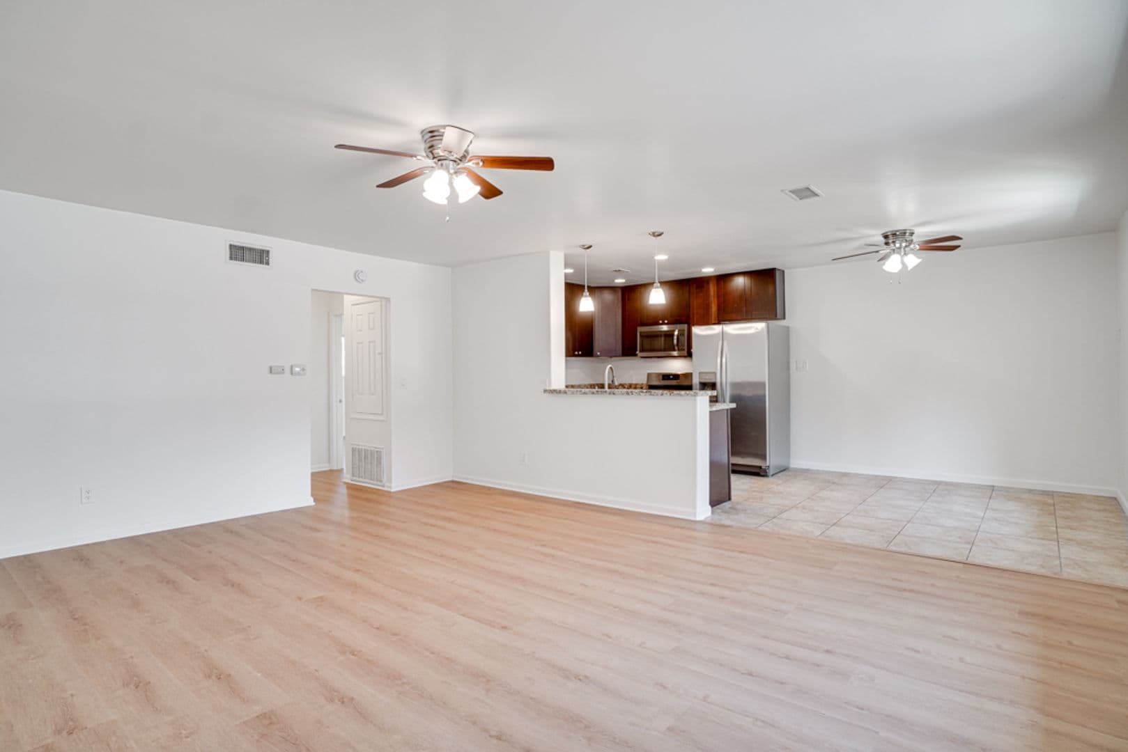 La Mesa Apartment: 4566 Date Ave