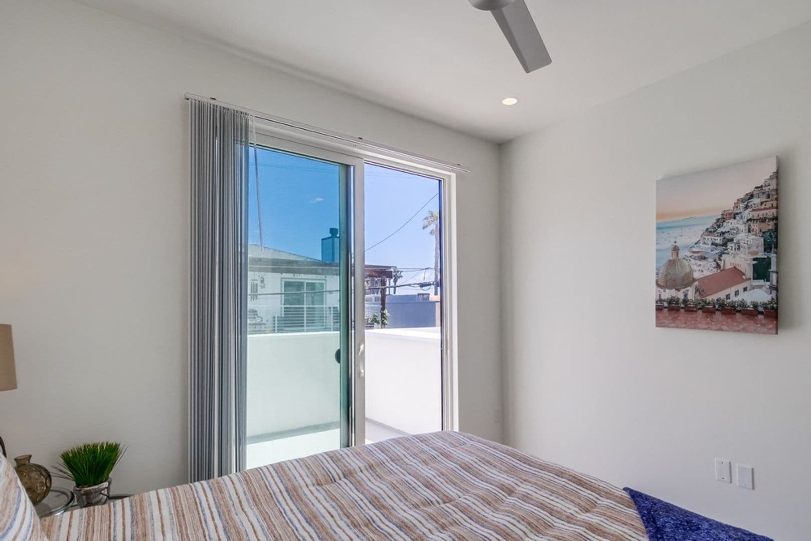 Imperial Beach House: 121 Date Ave