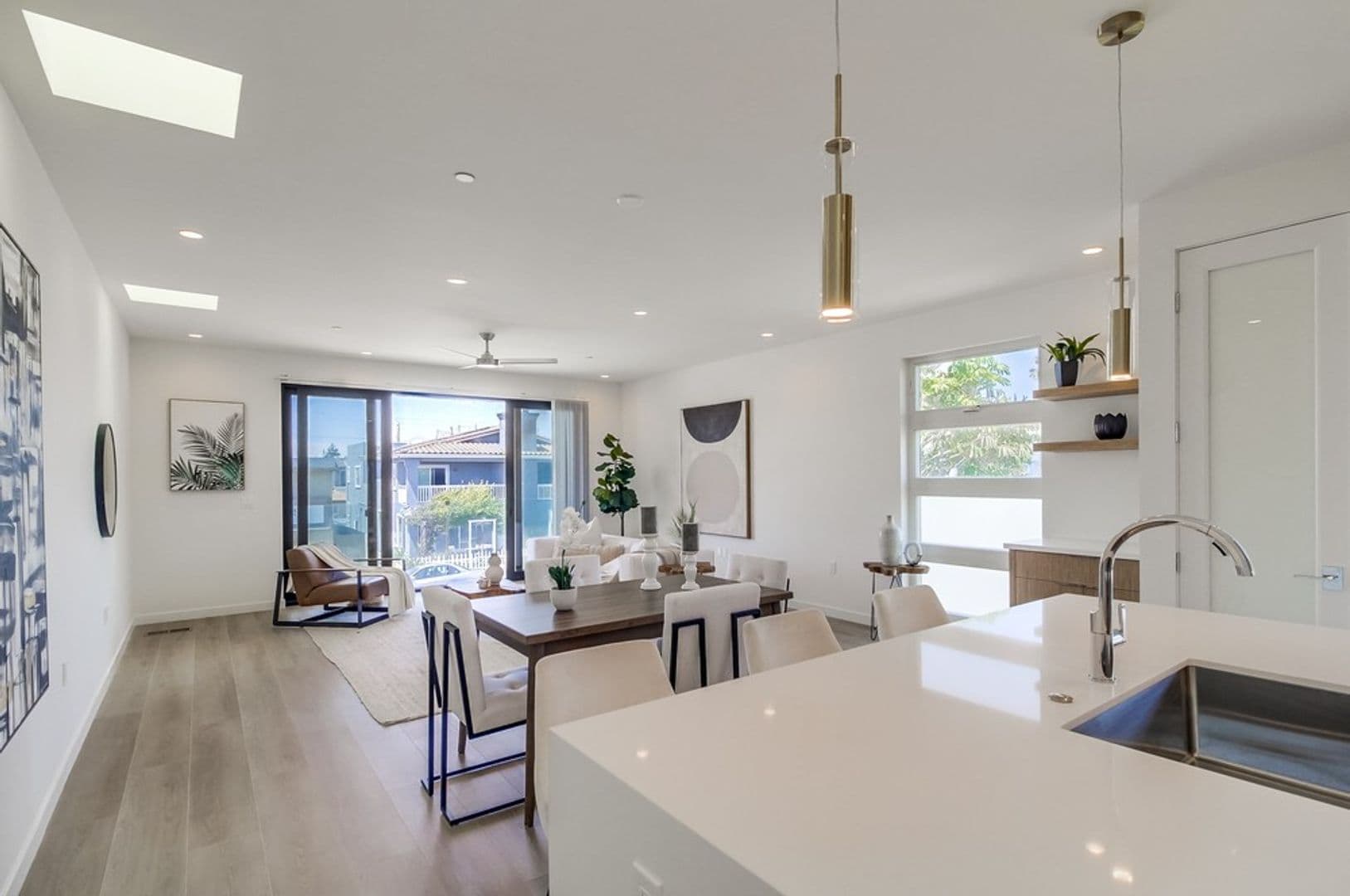 Imperial Beach House: 121 Date Ave