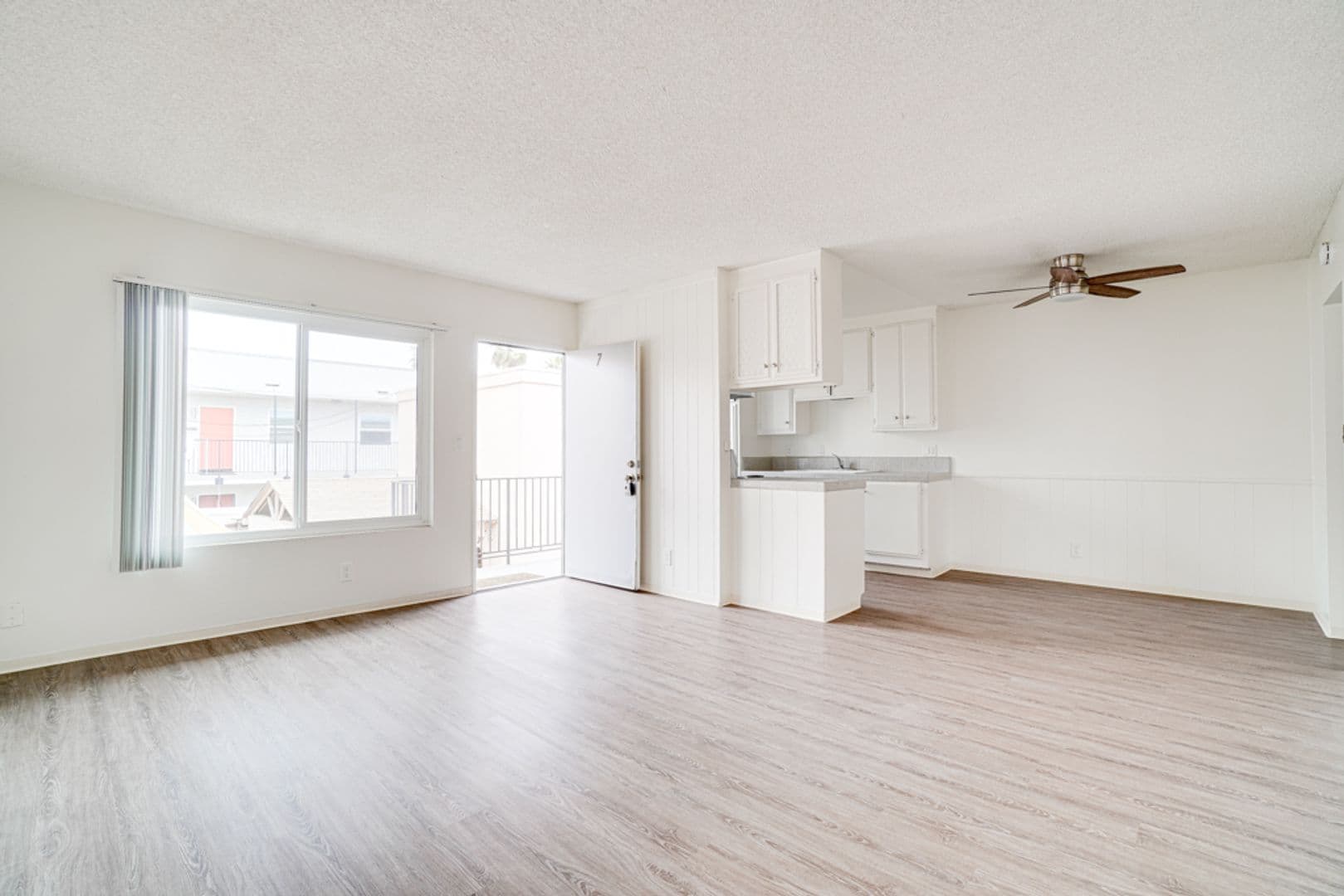 San Diego Apartment: 4736 Point Loma Ave