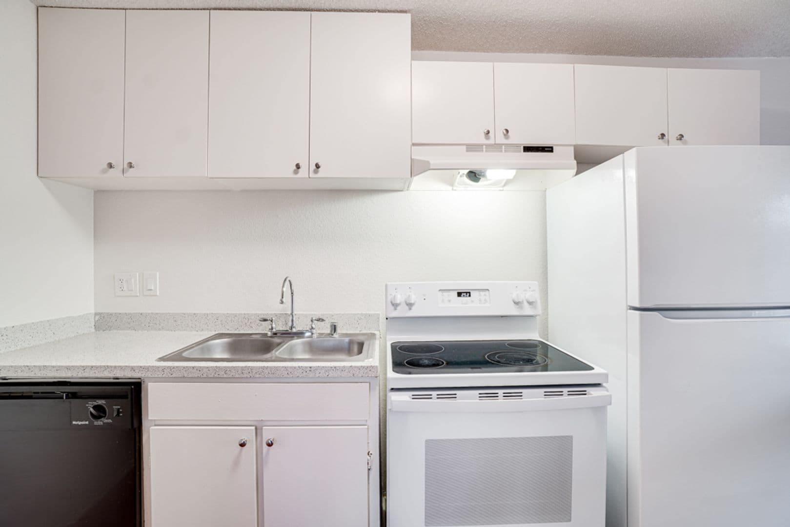 Poway Apartment: 13608 - 13628 Pomerado Rd