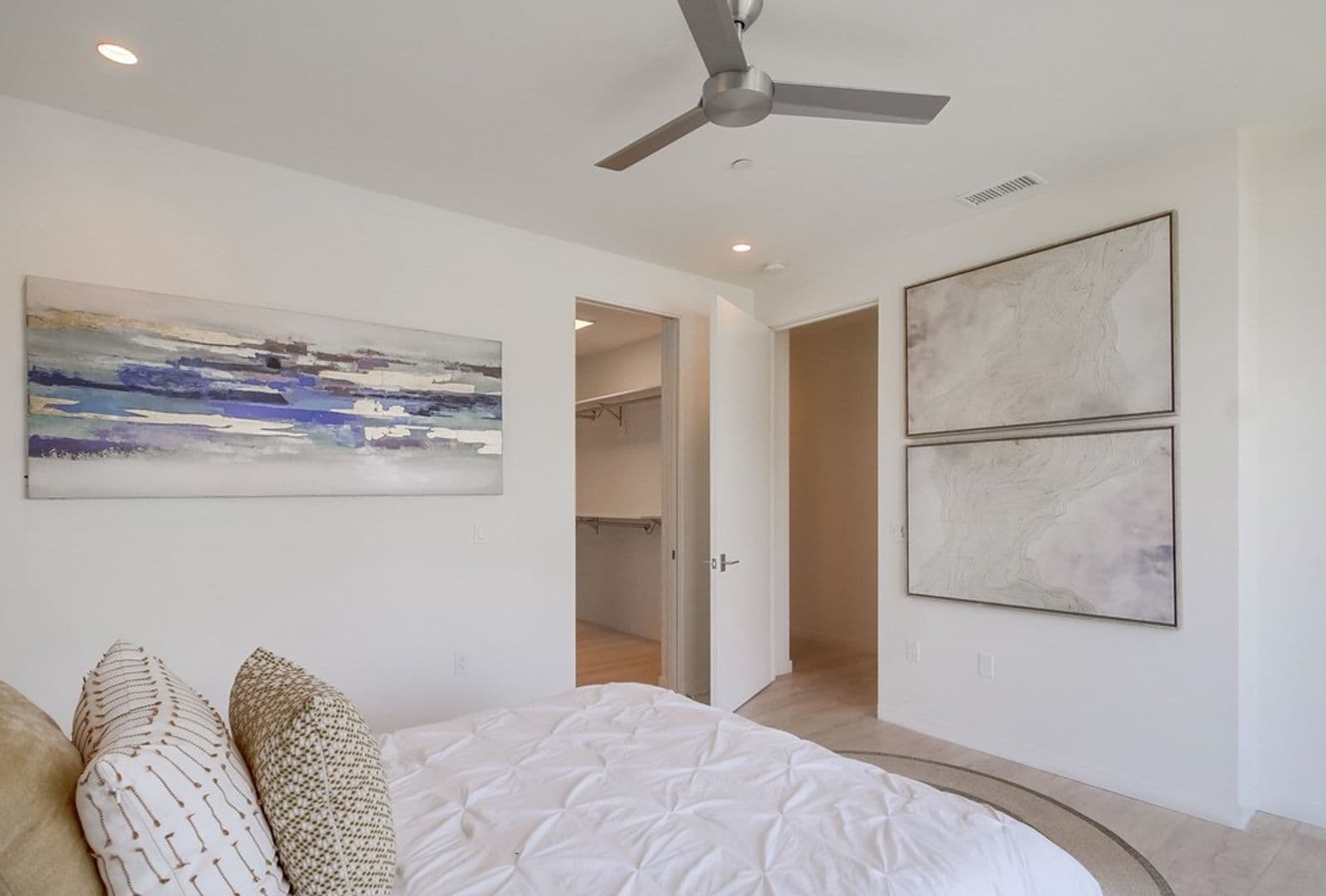 Imperial Beach House: 121 Date Ave