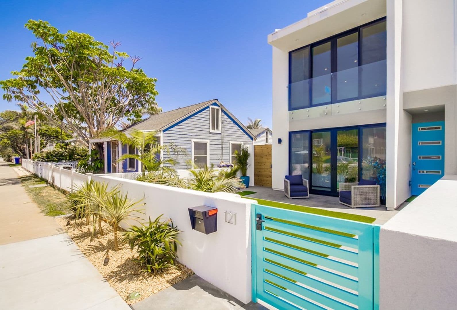 Imperial Beach House: 121 Date Ave