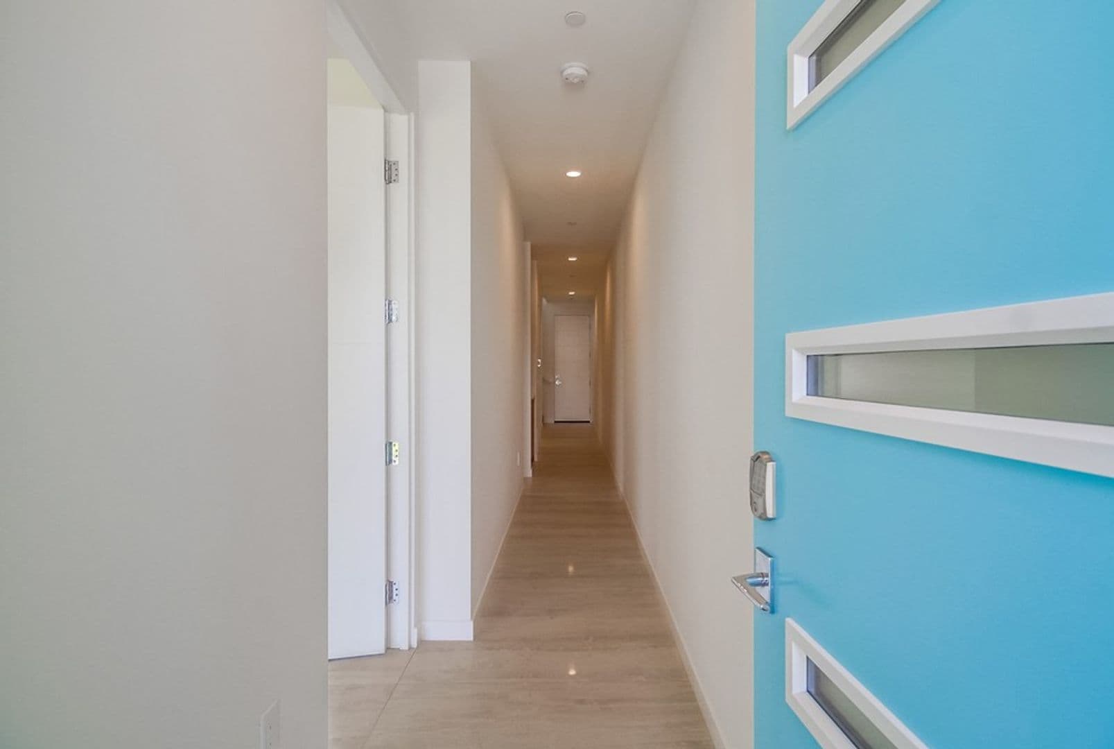 Imperial Beach House: 121 Date Ave