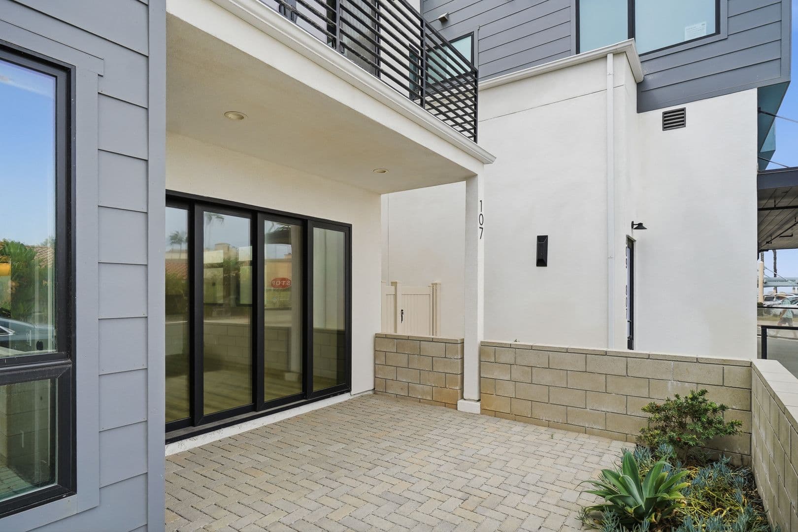 Imperial Beach Apartment: 107-113 Daisy Ave
