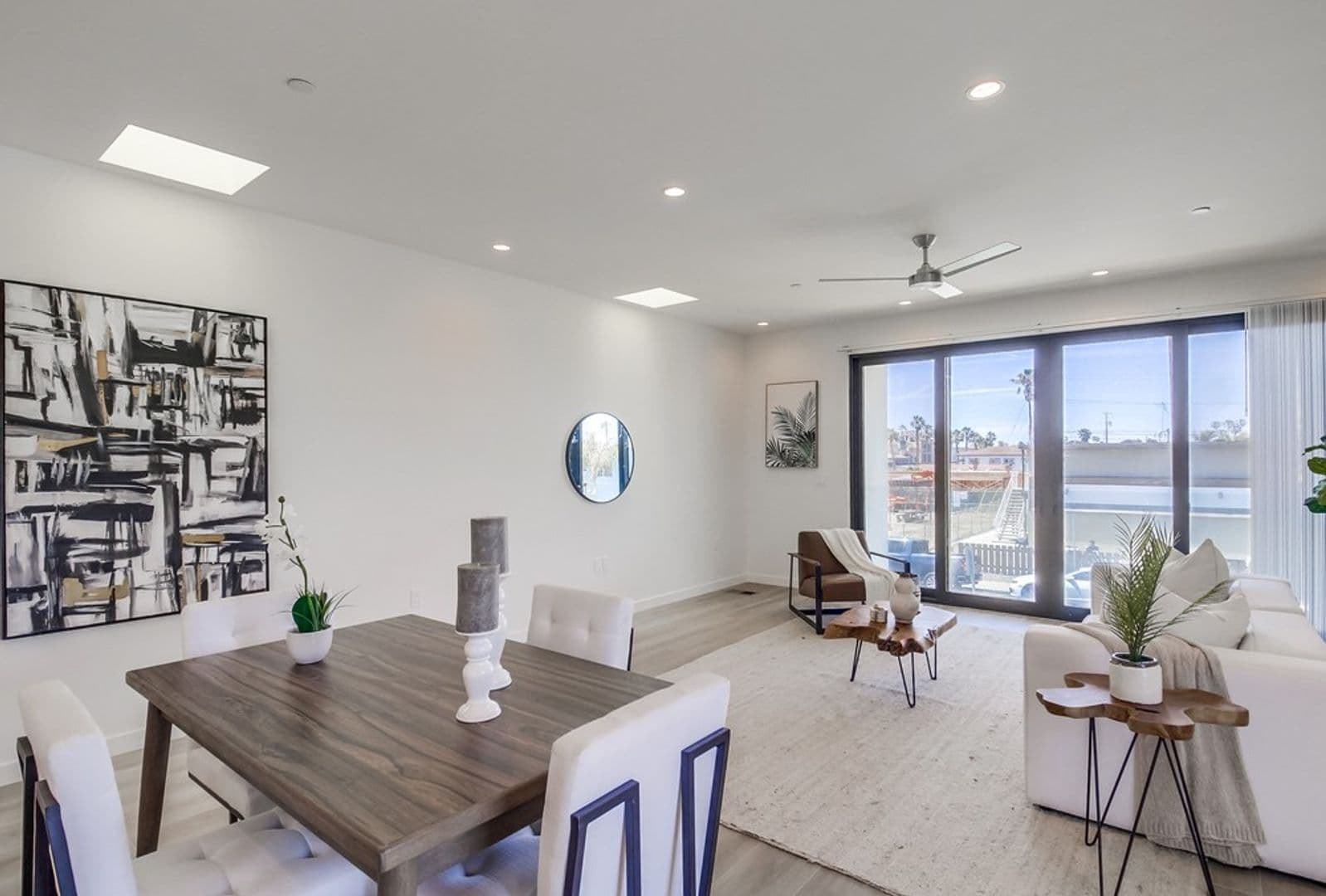 Imperial Beach House: 121 Date Ave