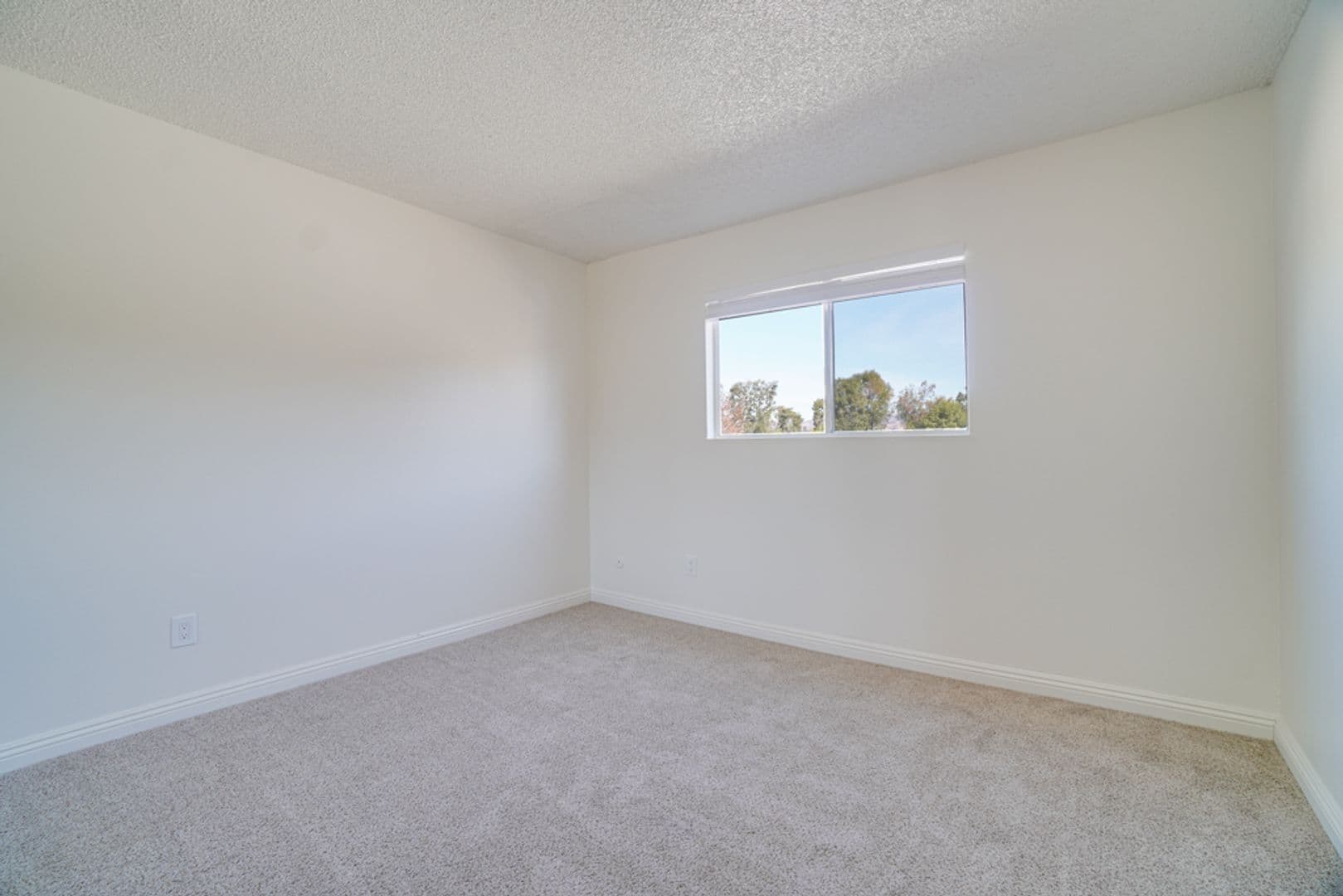 Santee Apartment: 8961 N Magnolia Ave