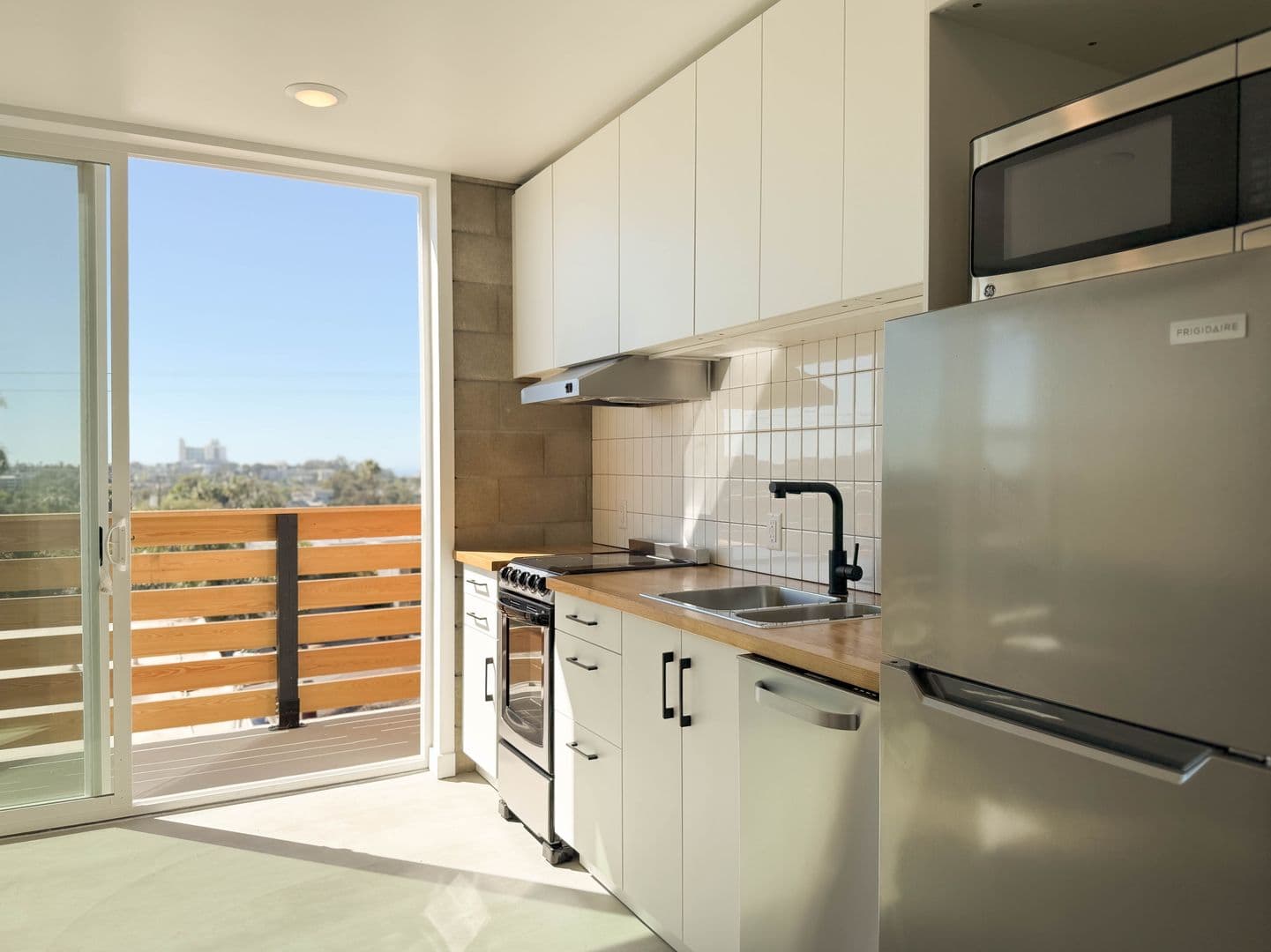 San Diego Apartment: 1520 Tyler Ave