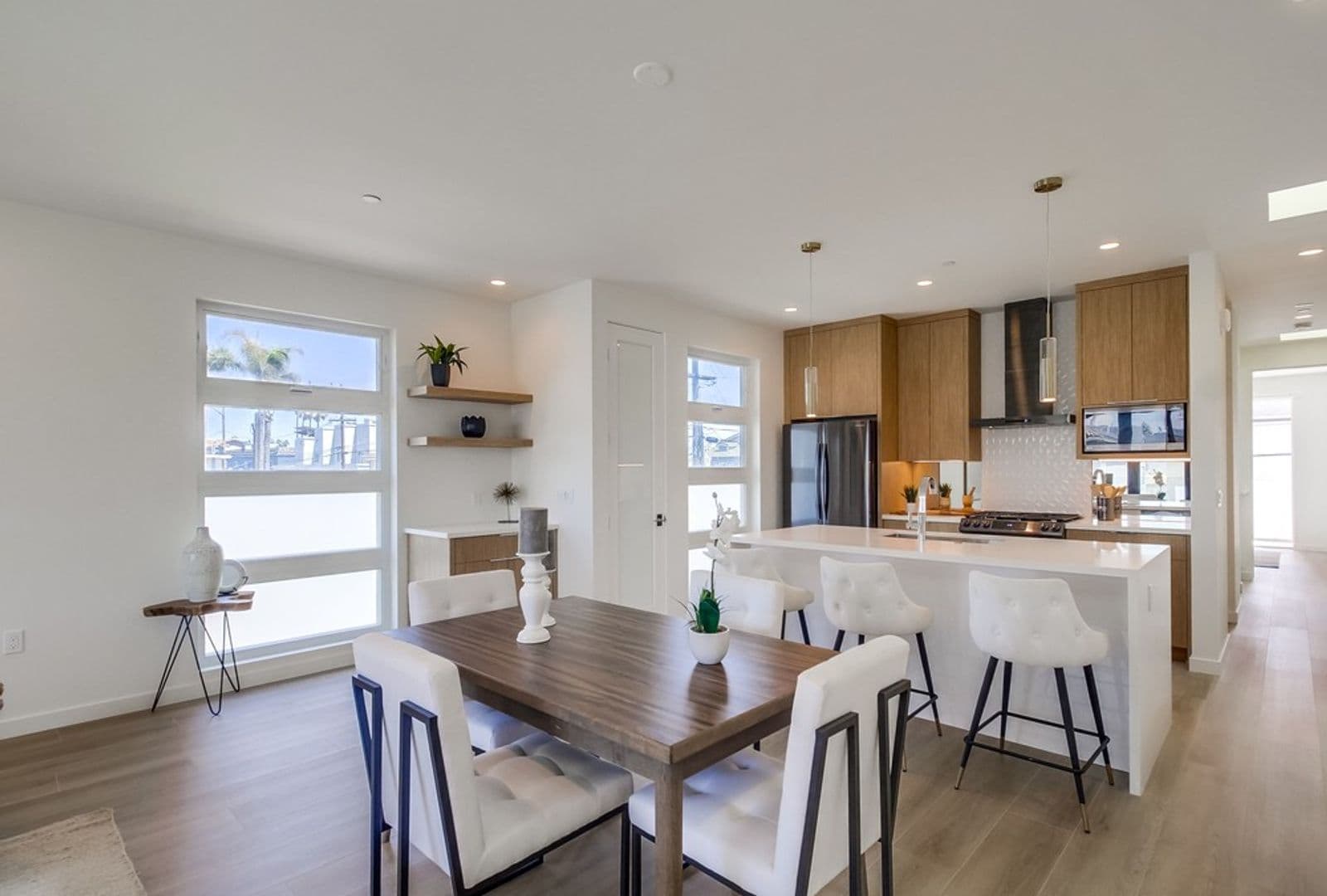 Imperial Beach House: 121 Date Ave
