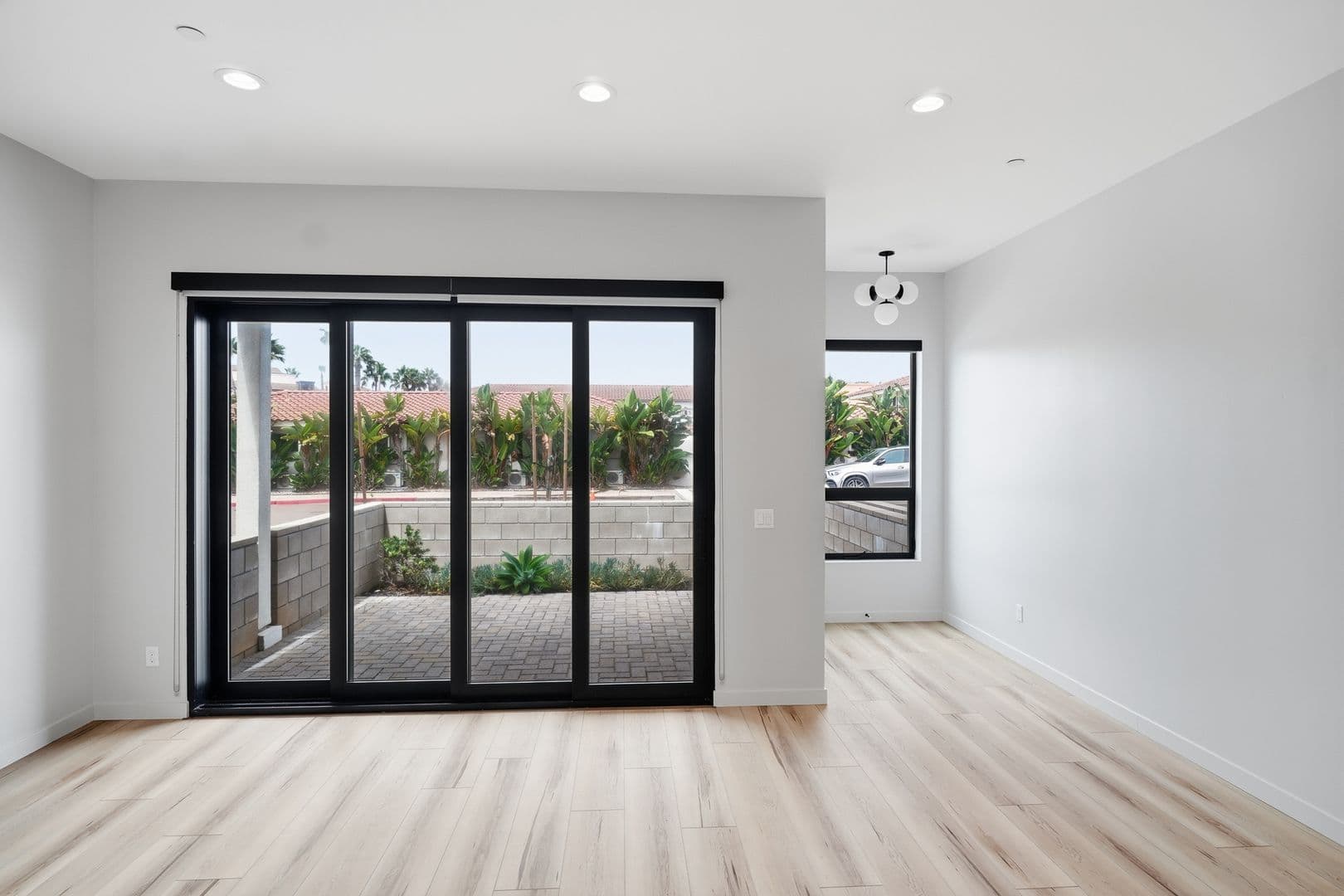 Imperial Beach Apartment: 107-113 Daisy Ave