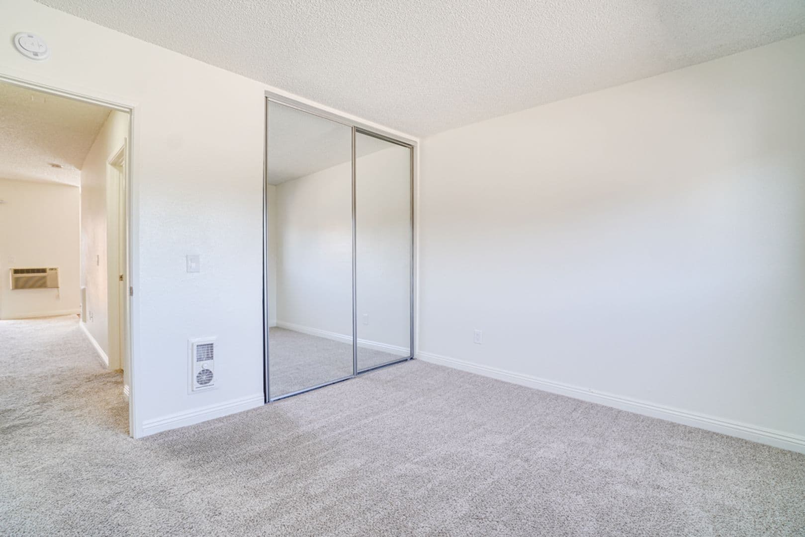 Santee Apartment: 8961 N Magnolia Ave