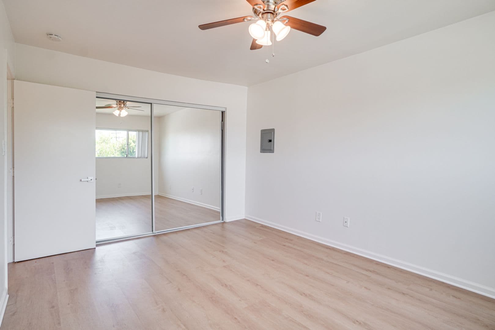 La Mesa Apartment: 4566 Date Ave