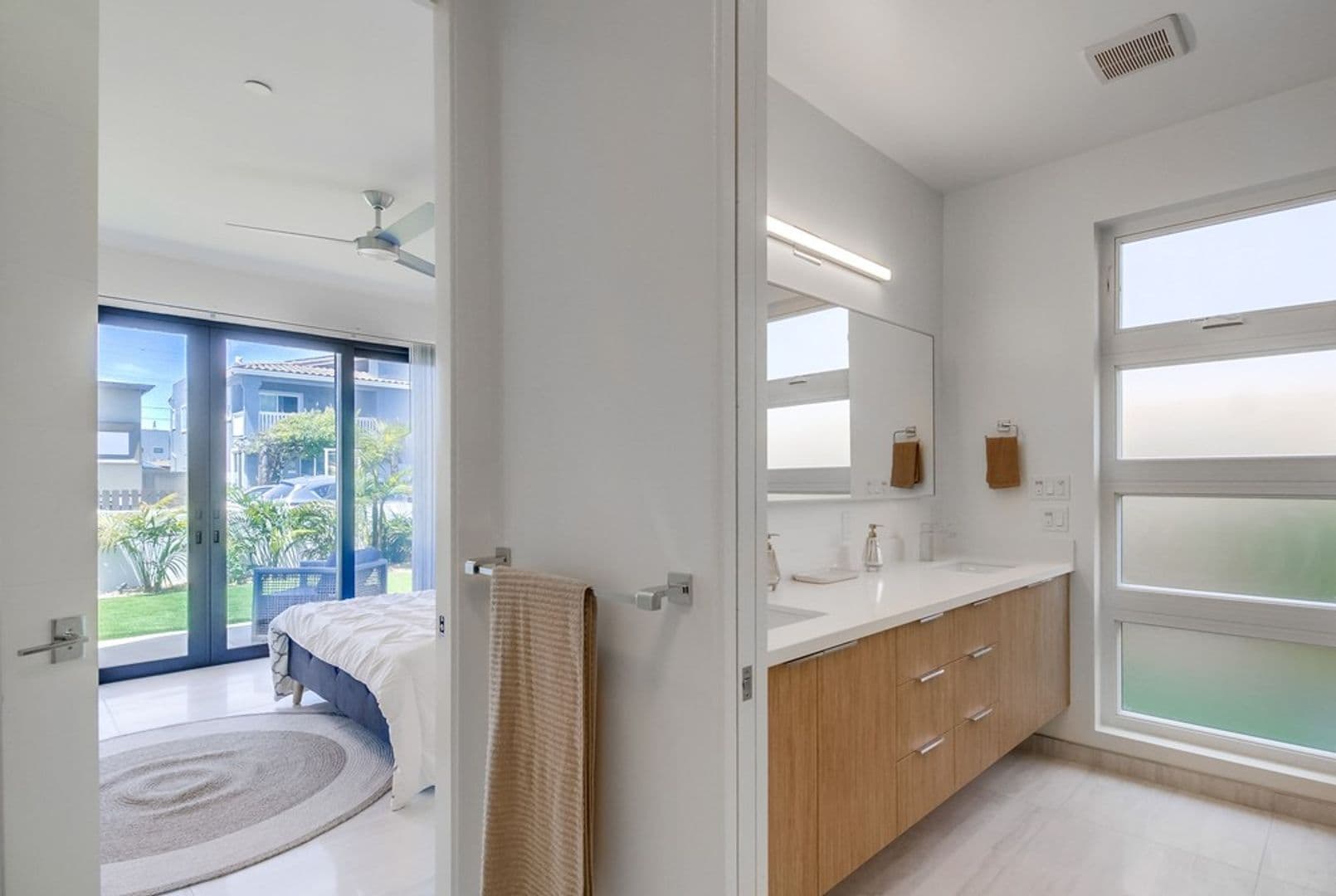 Imperial Beach House: 121 Date Ave